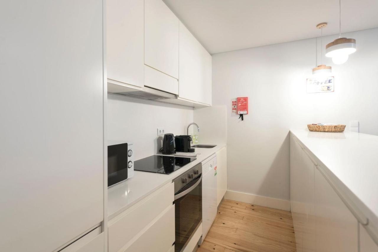 Lovelystay - Porto Peaceful Living W/ Backyard Exterior photo