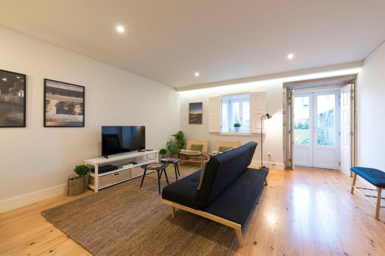 Lovelystay - Porto Peaceful Living W/ Backyard Exterior photo